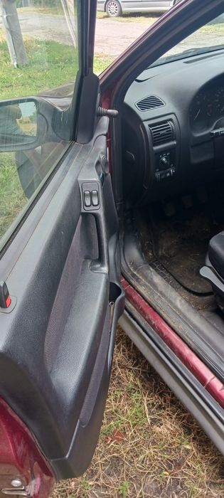 Продавам лека кола