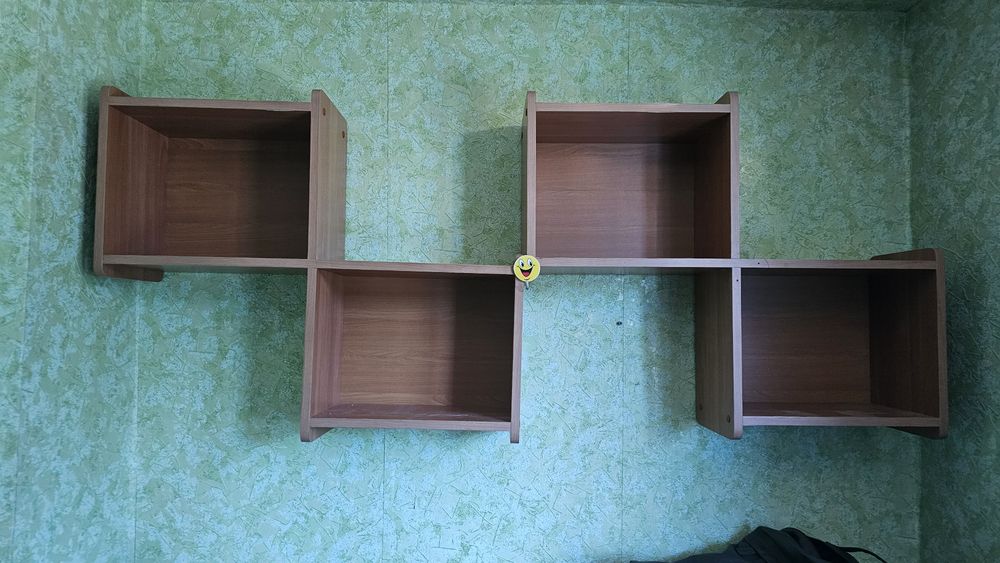 Продаются книжные полки навесные