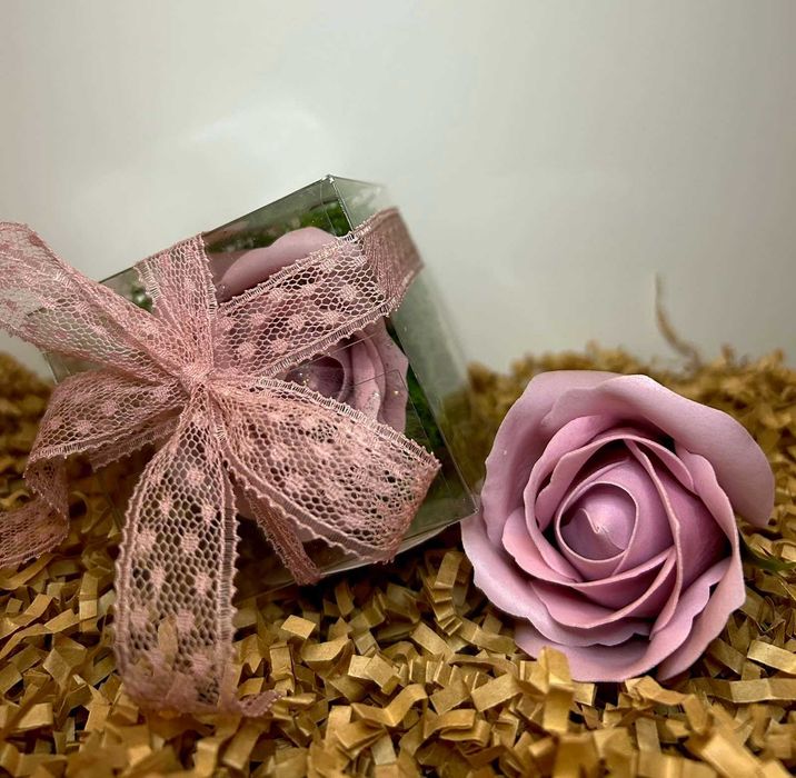 Сапунена роза със скандинавски мъх