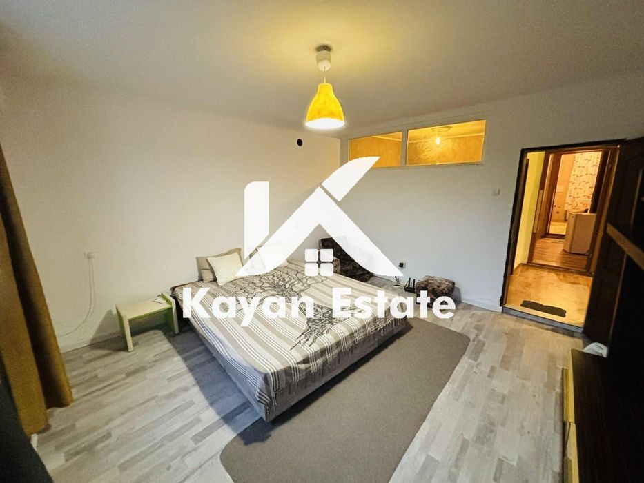 Дава се под наем Тристаен апартамент в Бургас, Център - 120 кв.м за 375 € - Снимка #1