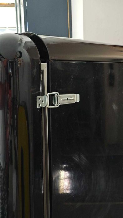 Истински ретро хладилник SMEG в черен цвят