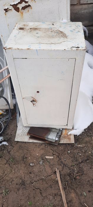 Сейф металлический