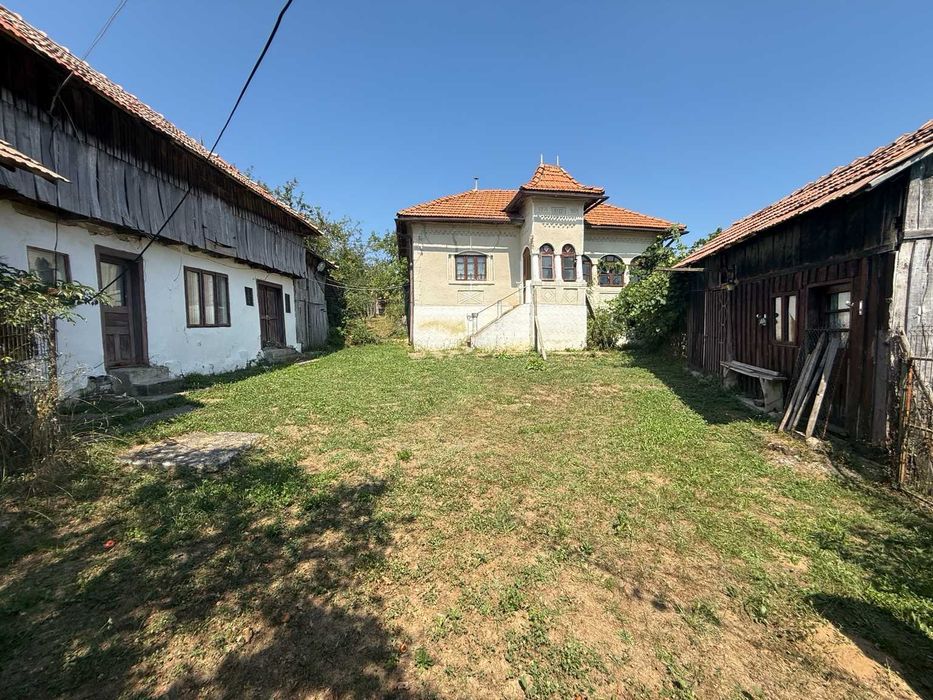 Casă tradițională cu teren generos și livadă – ideală pentru renovare
