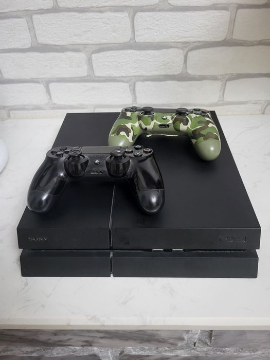 Продам плестейшен SONY PS4 в хорошем состоянии мого загруженных игры.