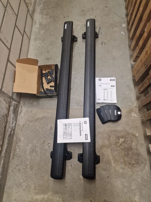 Thule Wingbar Evo сиви и черни в комплект със захвати