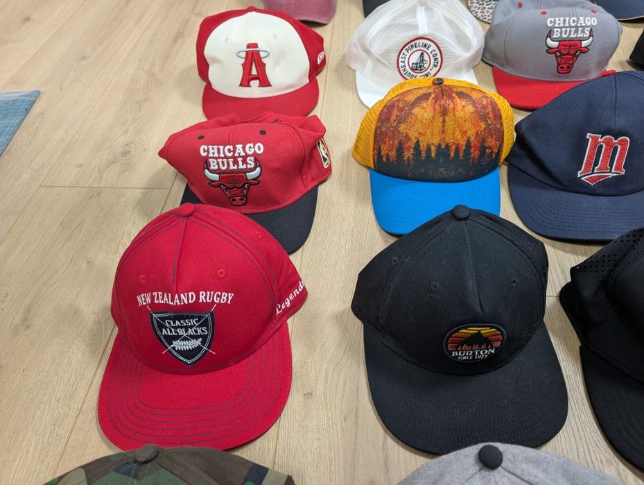 шапки New era, Buff, Under Armour, Mitchel and sons като ново за продажба 12-15