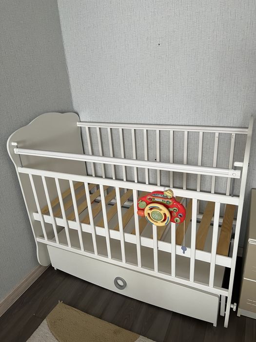 Продается детская кровать с маятником