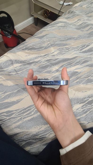 Iphone 13 pro,в ярко голубов цвете