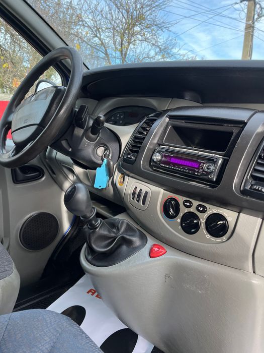 Vând Renault trafic maxim de lung cu 6 locuri și duba 1.9 dci