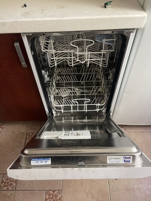 Посудомочная машина indesit