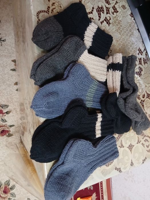 Разные носки вязанные
