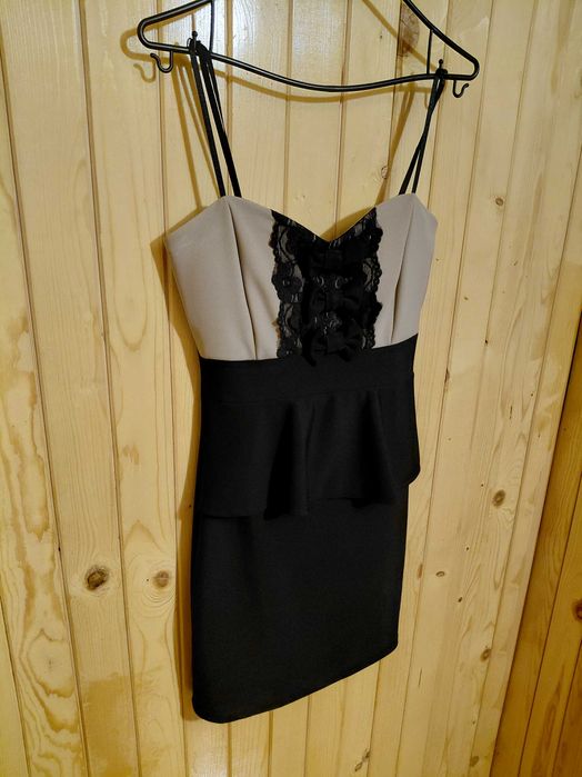 Рокля в черно и бежаво