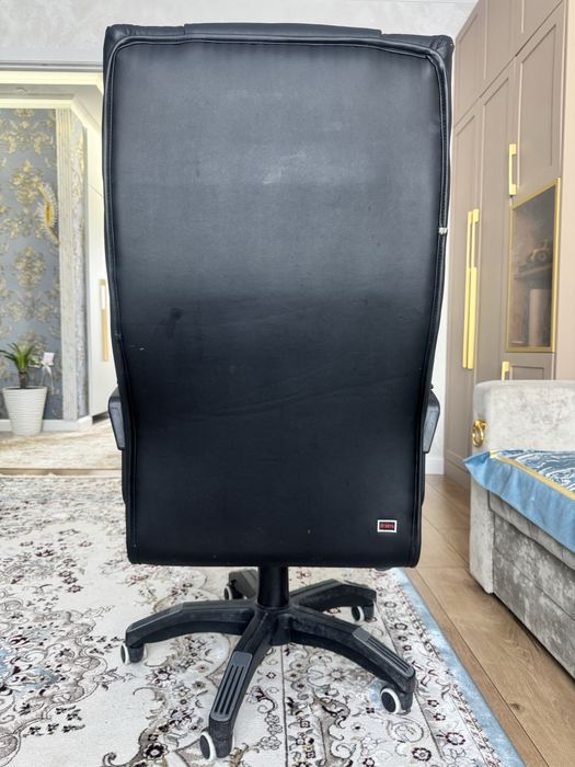 Кресло кожанное офисное б/у