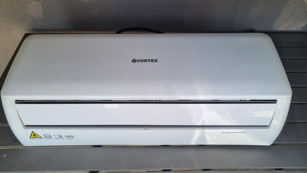 Aer conditionat Vortex cu invertor, 12.000 btu, cu toate accesoriile incluse