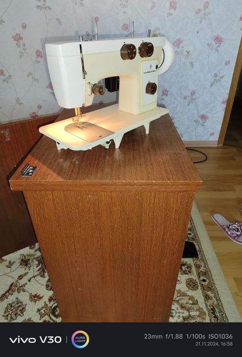 Швейная машина Чайка 142м