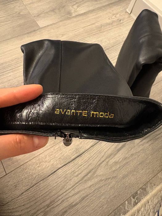 Черные Кожаные ботфорты от бренда Avante Moda