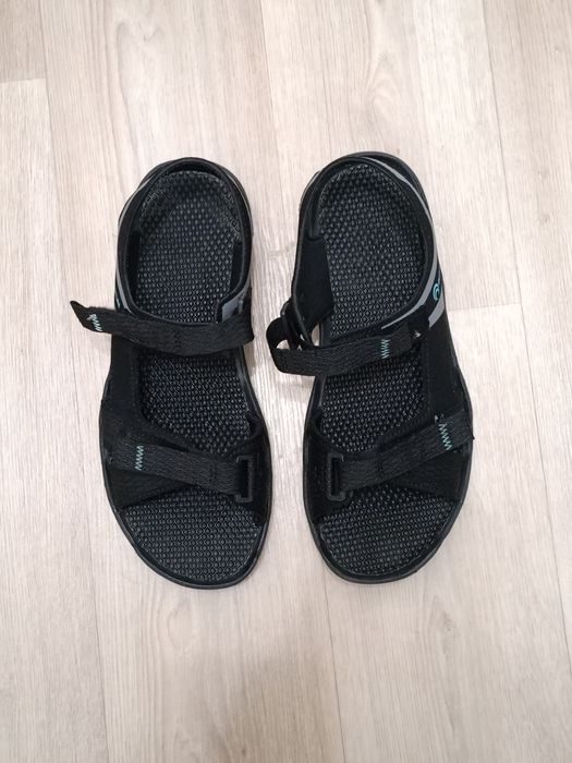 Продаю сандали женские