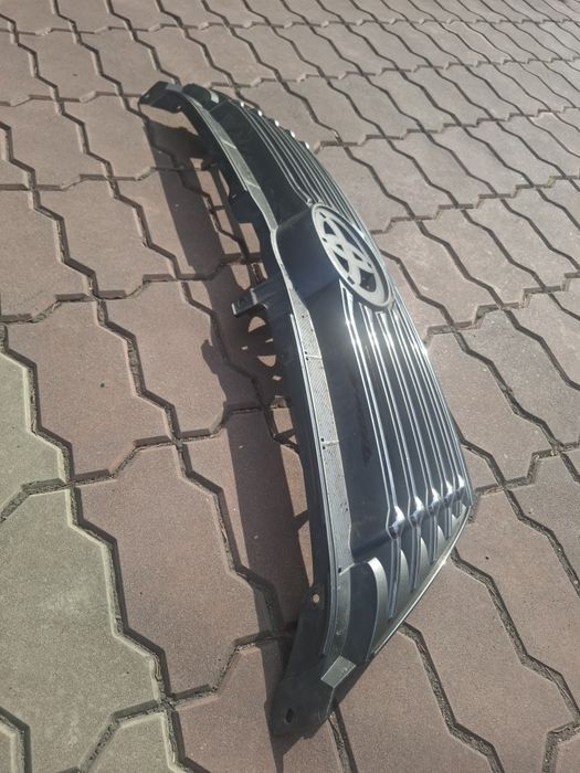 Продам решётку камри 50