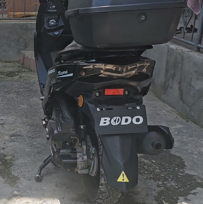 Tigr scooter sotiladi. Probegi 4200 halol, mator, hamma joyi ti2 27ehd