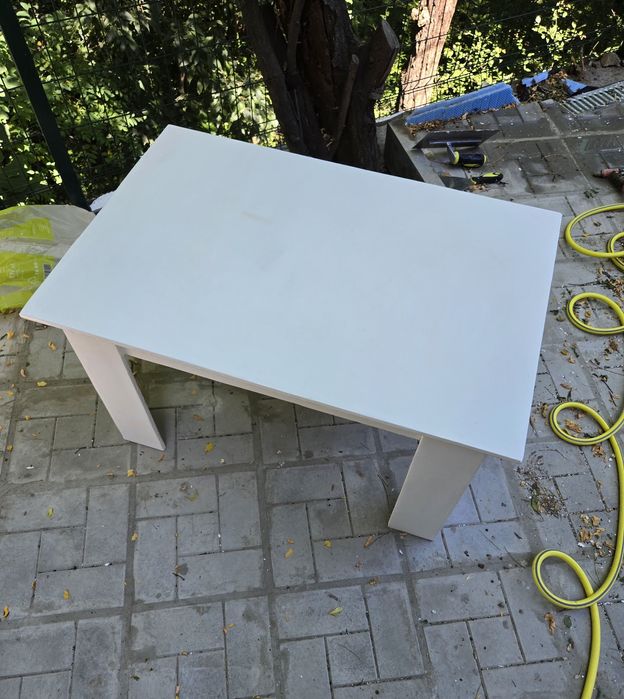 Ръчно изработена маса от дърво с декоративна мазилка