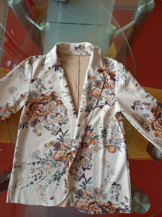 Сако на флорални мотиви