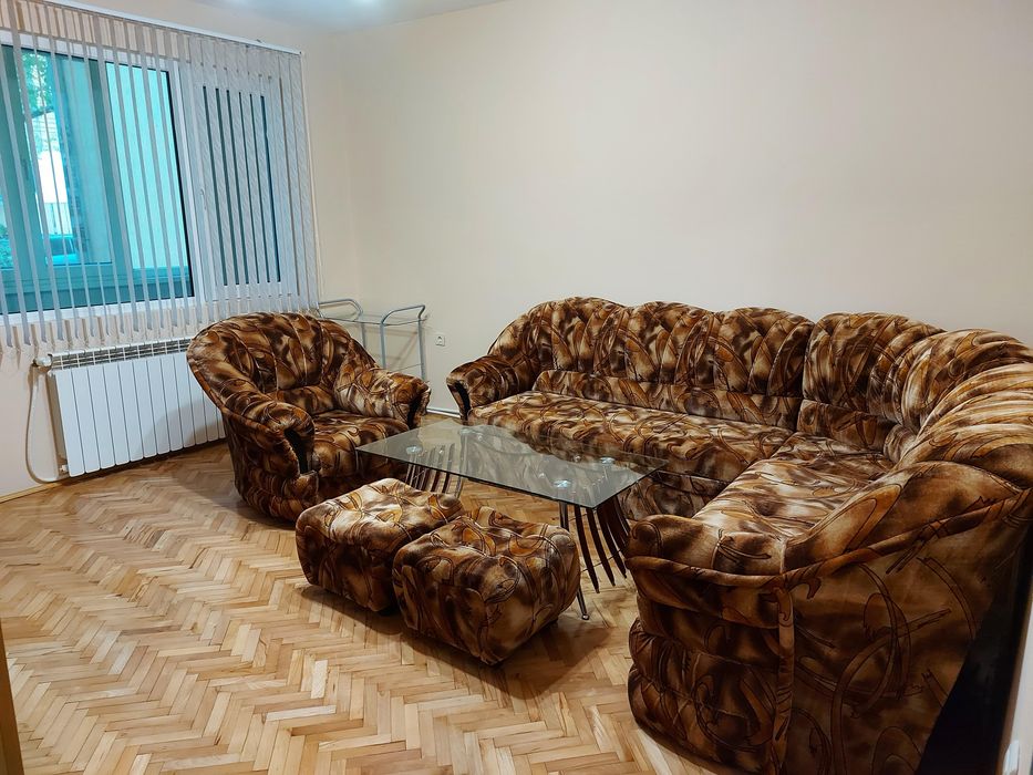 Дава се под наем Двустаен апартамент в Ловеч, Център - 70 кв.м за 250 € - Снимка #2