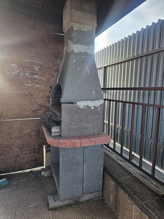 URGENT - Gratar beton/ciment de curte , pe lemne