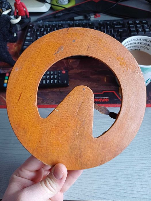 Ceas din lemn din perioada comunista