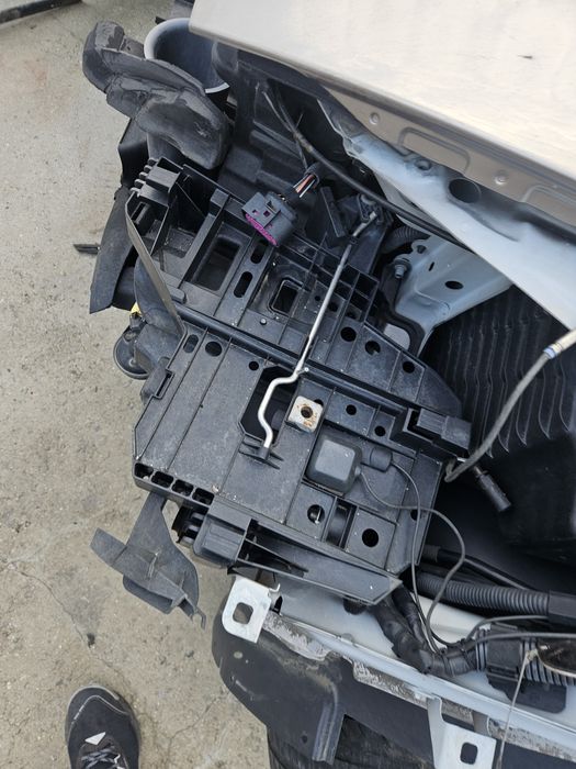 Ляв държач за Фар за Porshe Caiene 2009god