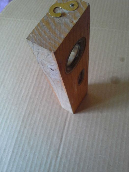 Стар дървен нивелир