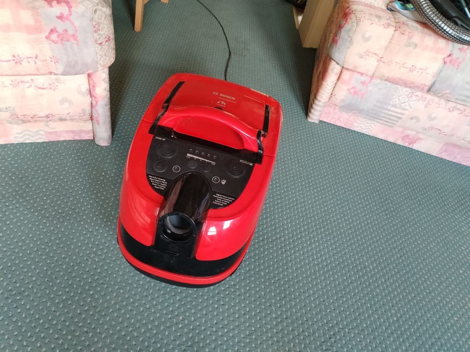 Vind aspirator Bosch cu spalare