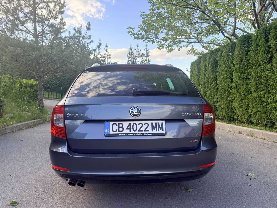 Skoda Superb Combi 4x4  ГАРАЖНА