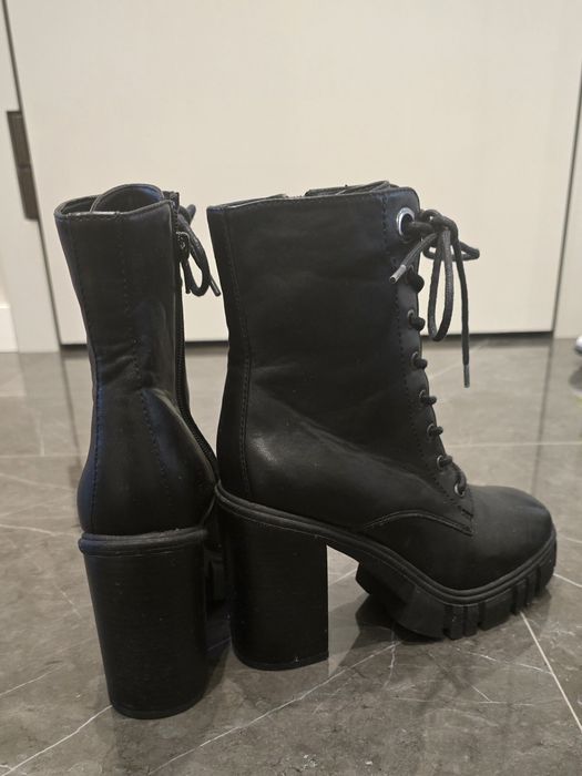 Дамски Боти с ток