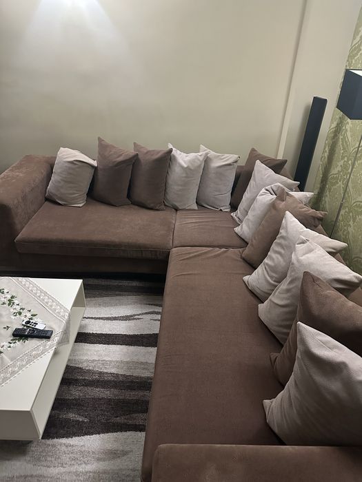 Canapea maro cu coltar