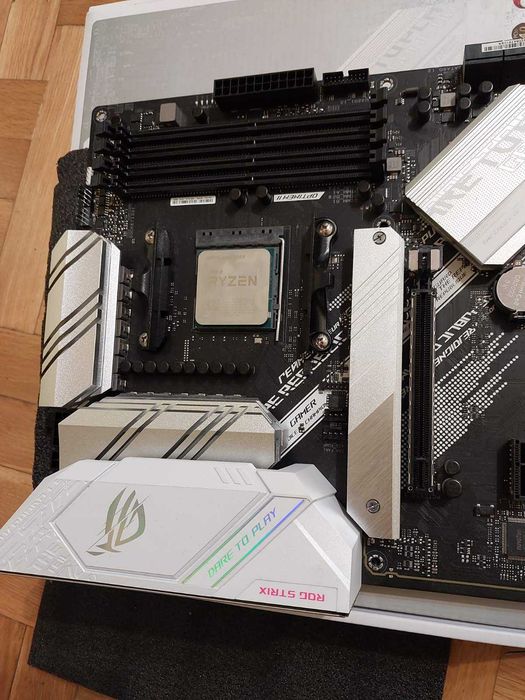 AMD Ryzen 7 5800X3D + Asus Rog Strix B550-A Gaming