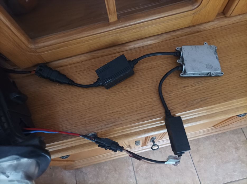 Vand URGENT Faruri stanga si dreapta ,set original Audi Q7 ,2005-2009