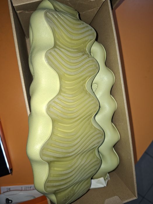 Нови спортни обувки