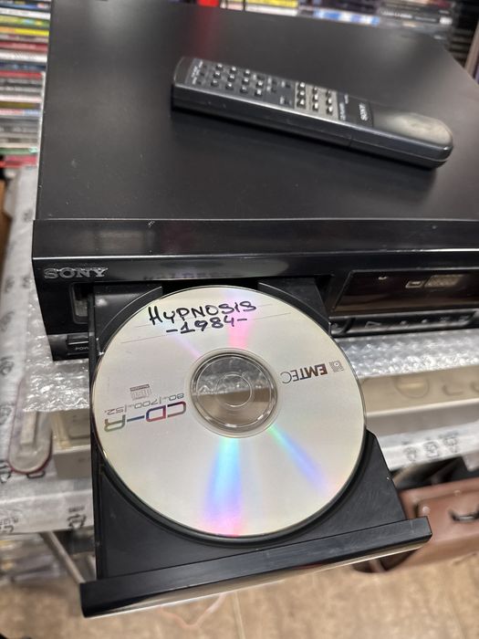 Sony CDP M202  проигрыватель компакт дисков с пультом