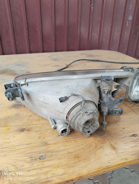 Фара Камри 20. Би лед