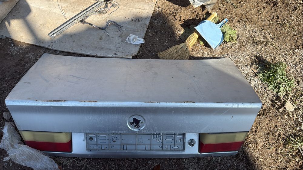 Крышка богажника