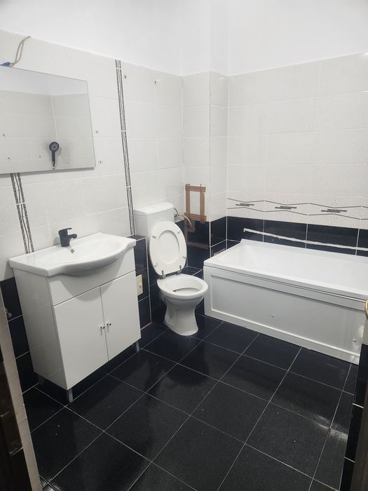Apartament de vânzare 82m² sau schimb cu garsoniera plus diferența.