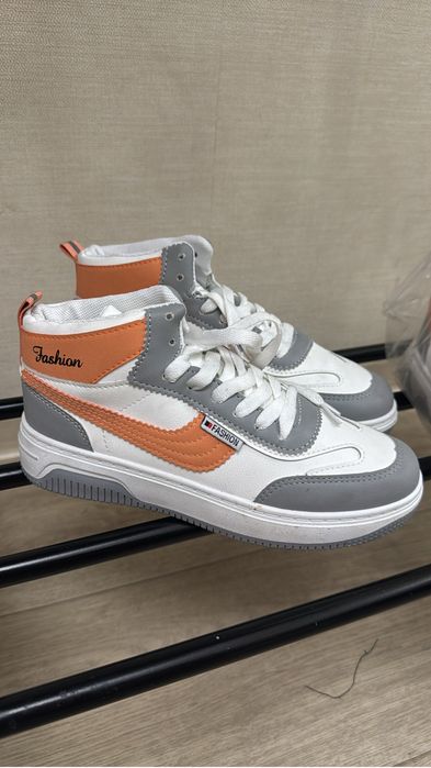 Кроссовки Nike, хорошего качества