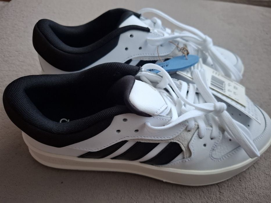 Нови кецове мъжки Adidas 42 номер .
Купени от Англия .
