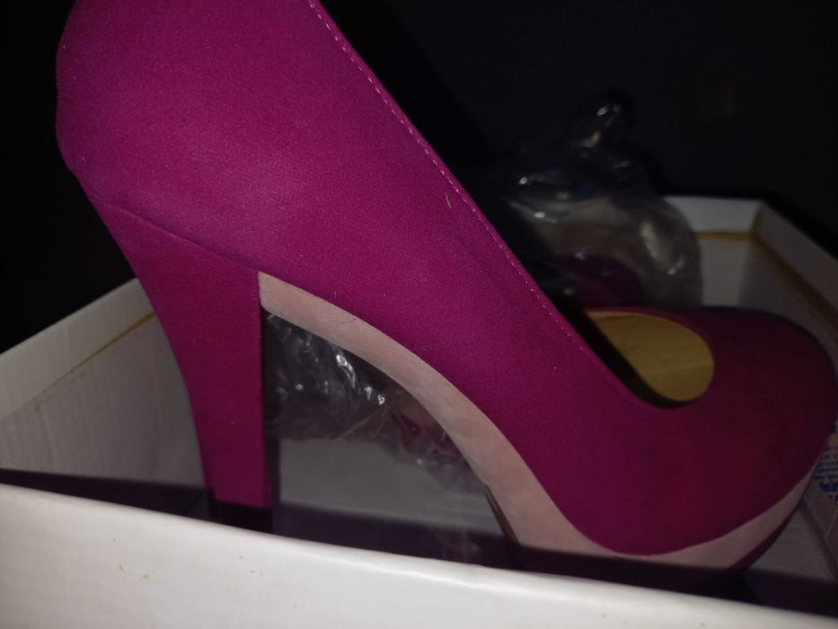 Дамски обувки чисто нови два чифта