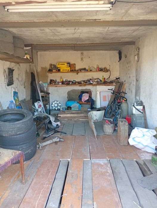 Продам гараж ДБС за гостинецой Рай