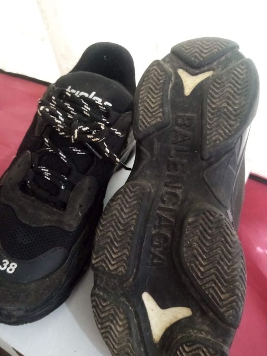Adidasi balengiaga triple s mărimea 38