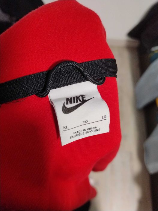 Nike tech fleece roșu