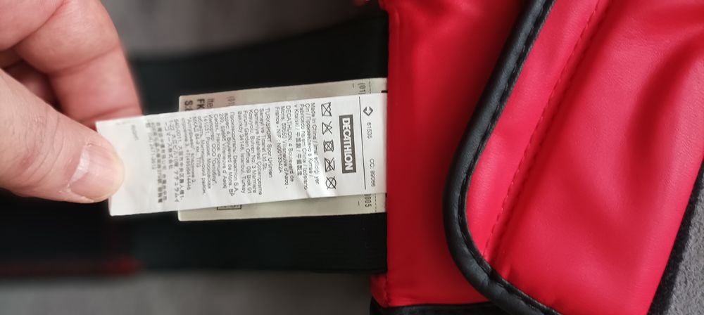 Боксова круша и ръкавици