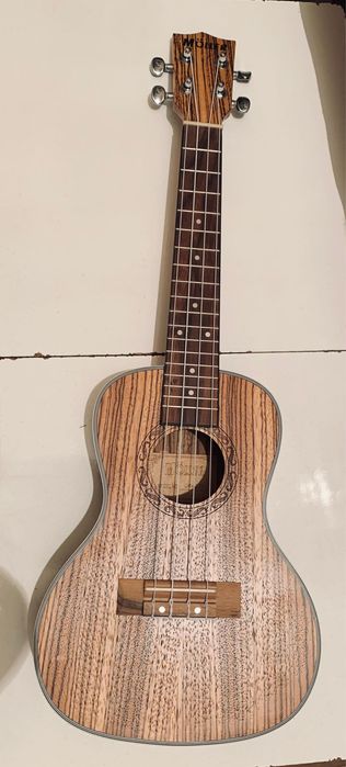 Укулеле новый с чехолом