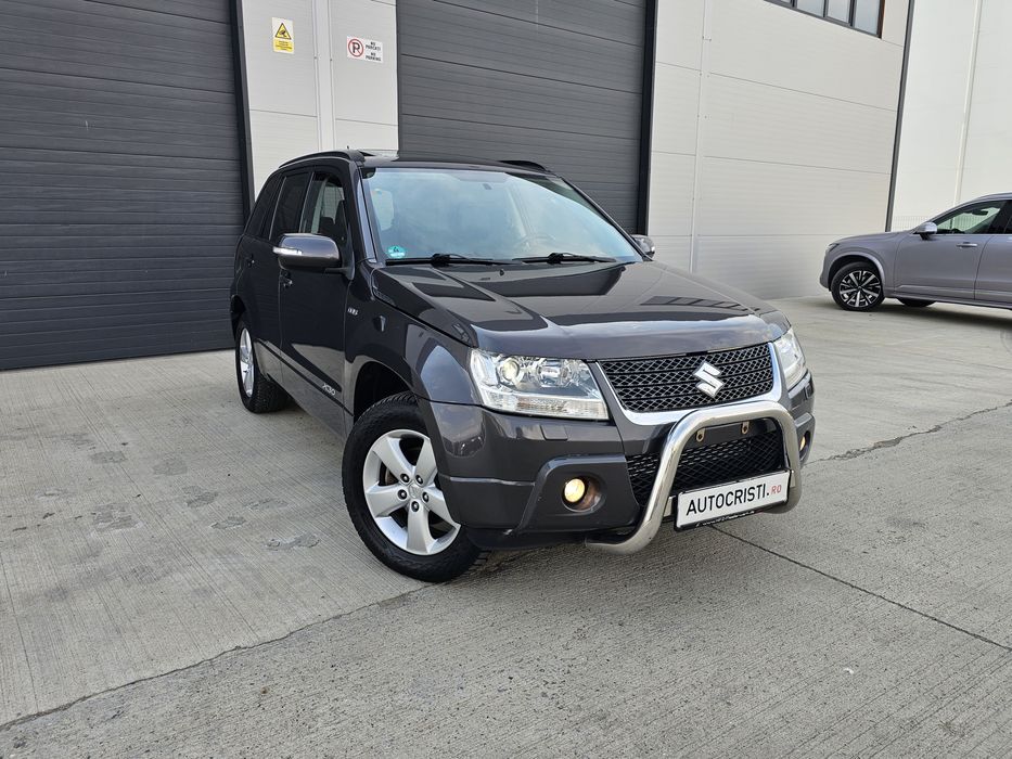 Suzuki grand vitara Limited 1.9 Diese,  4x4 cu reductor, Navigație  Jante  Cârlig  Trapă Bulbar Posibil Rate *